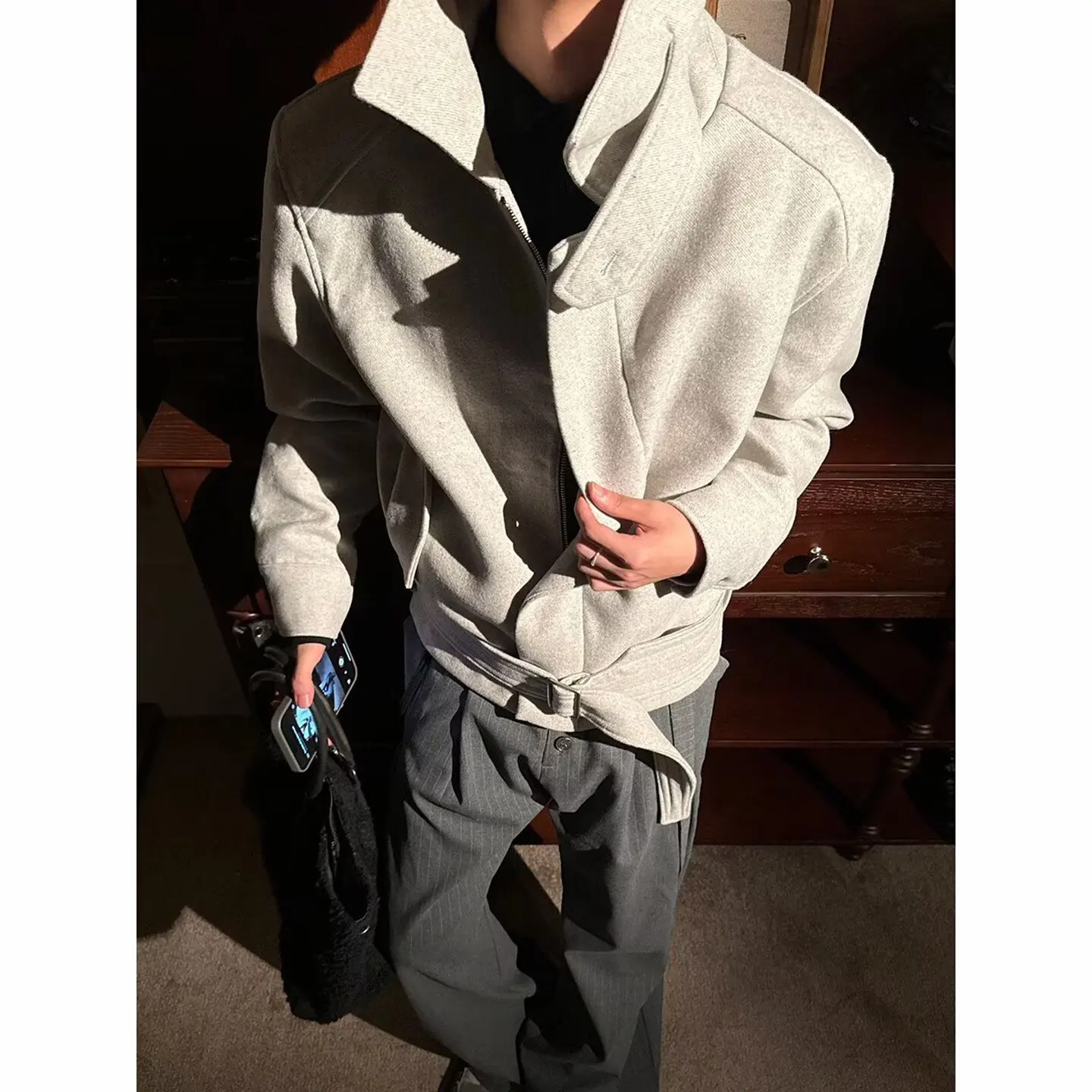 Мужская шерстяная куртка большого размера на осень-зиму, корейская версия, с отложным воротником, повседневная, из полиэфирного волокна
Мужская шерстяная куртка большого размера на осень-зиму, корейская версия, с отложным воротником, повседневная, из полиэфирного волокна