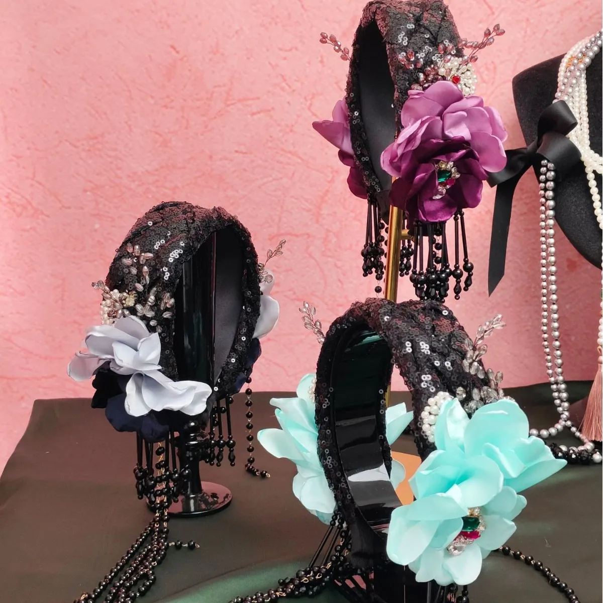 High-end Braided Braid Flower Fairy Retro Tassel Headband Clothing Matching Wide-brimmed Hair Accessories
High-end Braided Braid Flower Fairy Retro Tassel Headband Clothing Matching Wide-brimmed Hair Accessories
