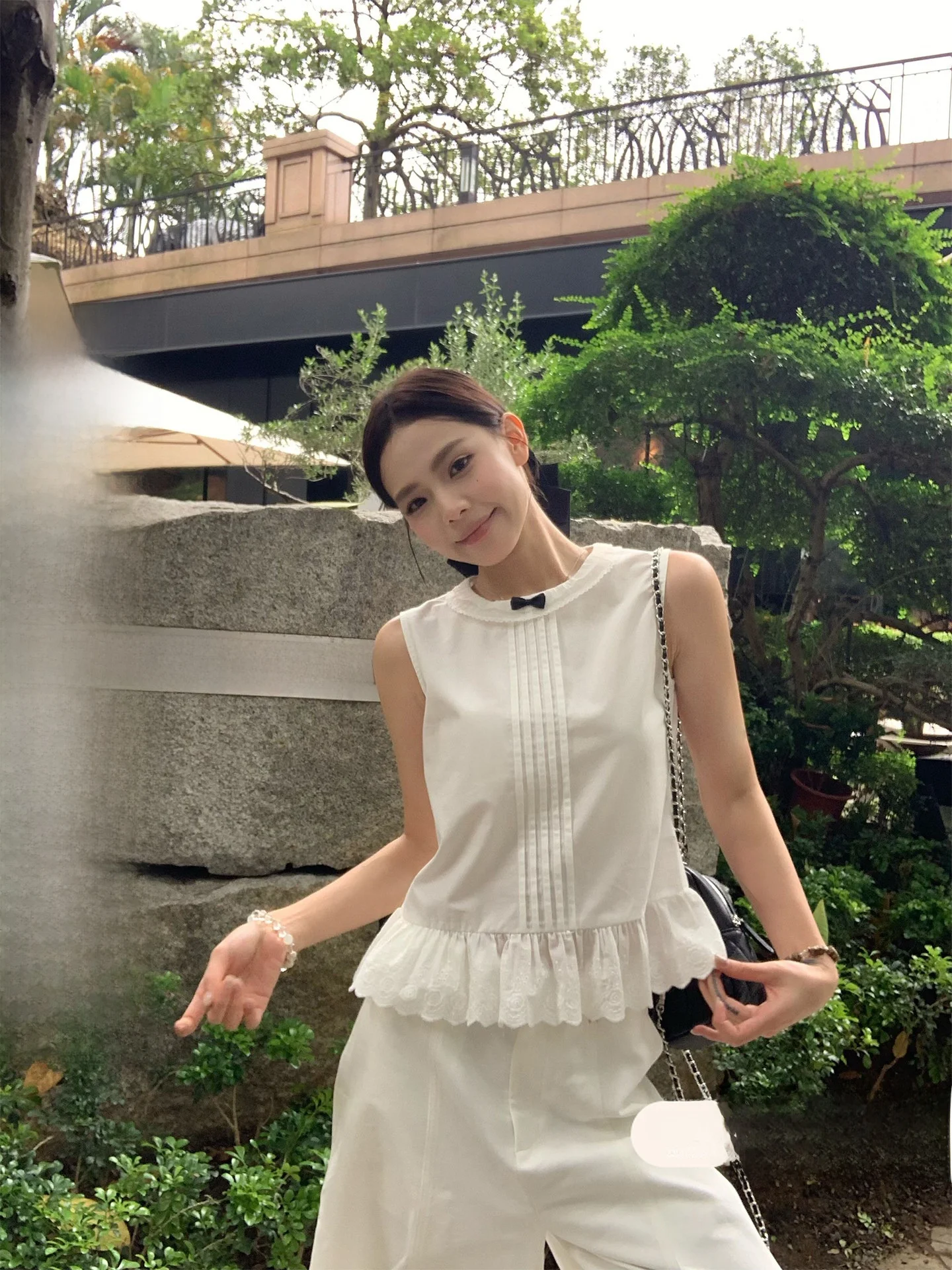 Song Zhengen White round Neck Strap Vest Women Summer Inner Wear Sleeveless Slim Fit Short Style Outerwear Top
Song Zhengen White round Neck Strap Vest Women Summer Inner Wear Sleeveless Slim Fit Short Style Outerwear Top