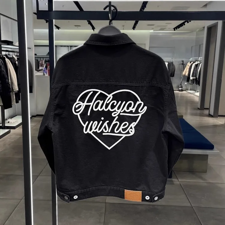 Faionable Spring Denim Jaet for Men Bla Casual Embroidered Workwear Collar Leisure Coat Stand Fit Long Sve Jaet
Faionable Spring Denim Jaet for Men Bla Casual Embroidered Workwear Collar Leisure Coat Stand Fit Long Sve Jaet