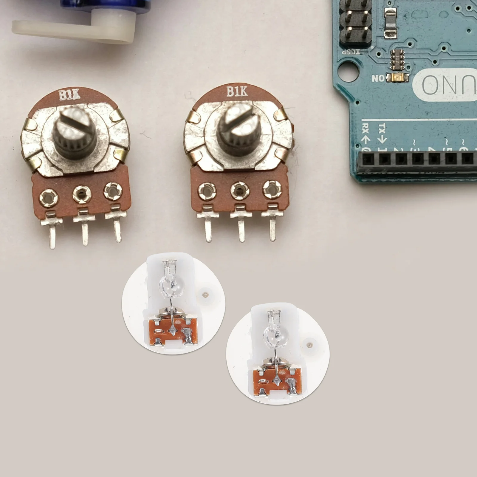 20Pcs Mini LED Keychain Light Up Accessory Colorful Flashing Base Portable Work Light Keyring for Home Vehicle Handbag
20Pcs Mini LED Keychain Light Up Accessory Colorful Flashing Base Portable Work Light Keyring for Home Vehicle Handbag