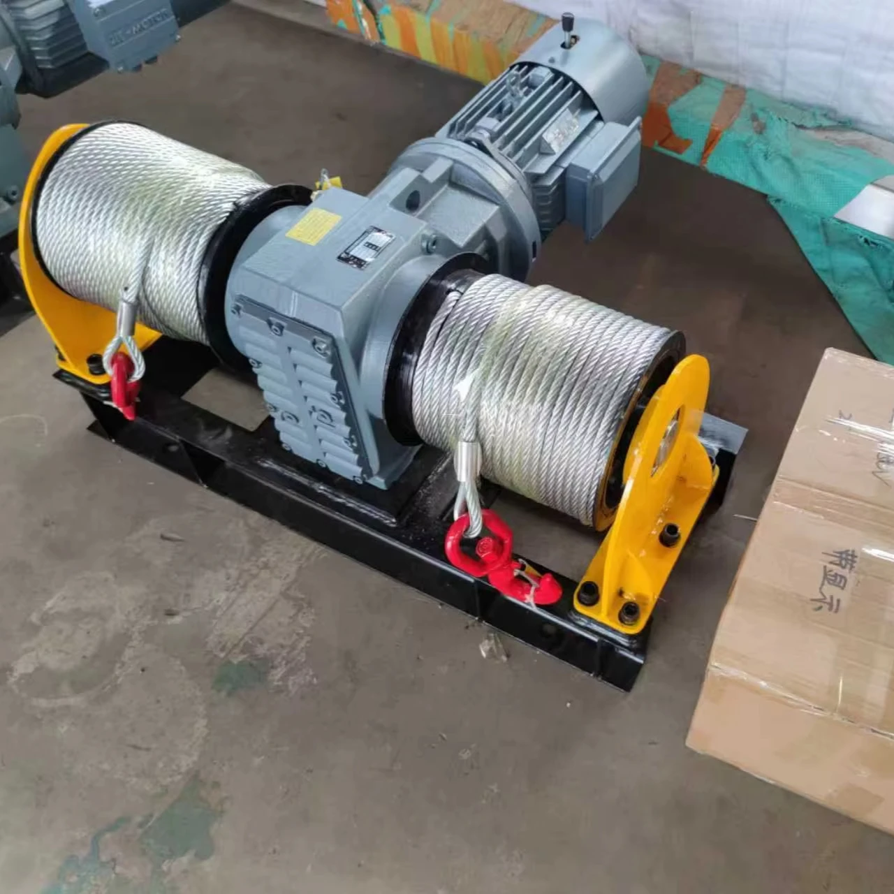 China-made Electric Winch 12000LBS Waterproof with Steel Cable Winch
China-made Electric Winch 12000LBS Waterproof with Steel Cable Winch