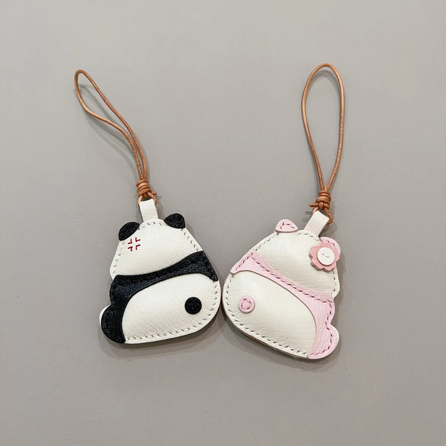 Sheepskin Bag Charm Handmade Cartoon Animal Bag Pendant Panda Leather Key Ring for Women Children Birthday Party
Sheepskin Bag Charm Handmade Cartoon Animal Bag Pendant Panda Leather Key Ring for Women Children Birthday Party