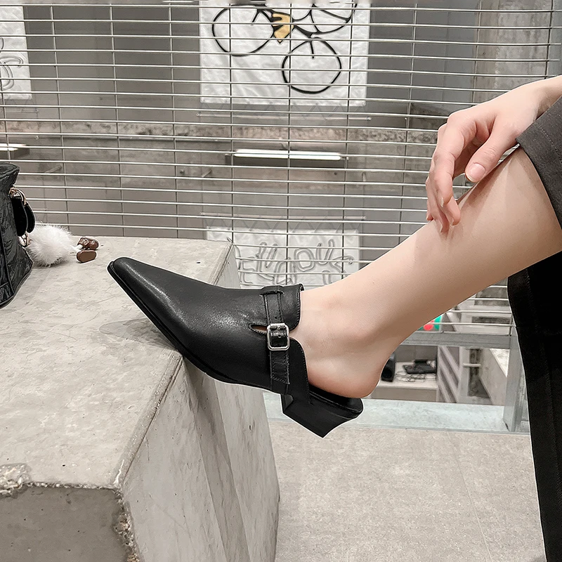 2026 New Fashion Buckle Mueller Slippers Genuine Leather Women Shoes Sexy Pointed Toe Summer Shoes Ladies Pattern Party Shoes
2026 New Fashion Buckle Mueller Slippers Genuine Leather Women Shoes Sexy Pointed Toe Summer Shoes Ladies Pattern Party Shoes