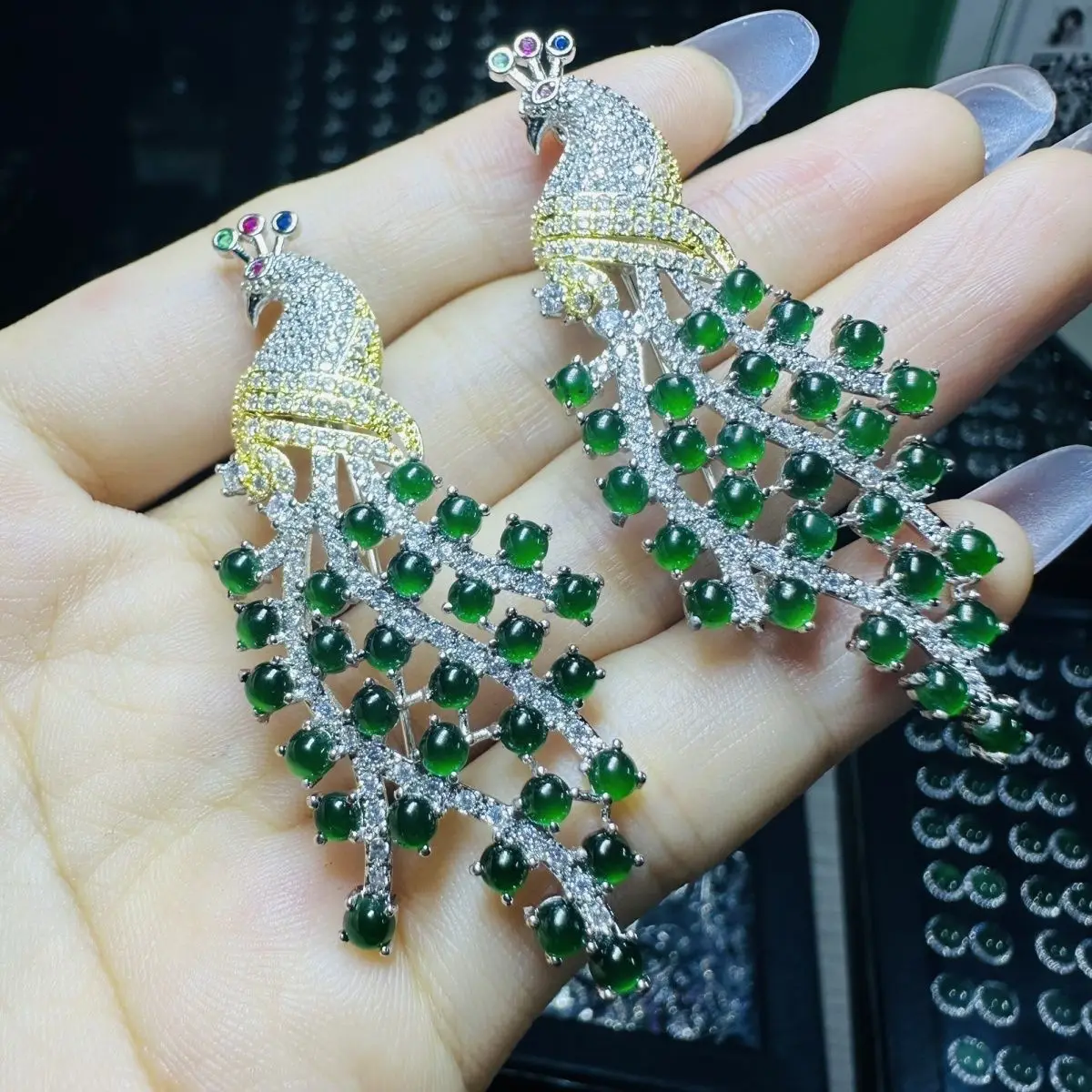 Natural A product jadeite green egg surface phoenix brooch pendant dual-purpose model (choose the best one for diversity)
Natural A product jadeite green egg surface phoenix brooch pendant dual-purpose model (choose the best one for diversity)