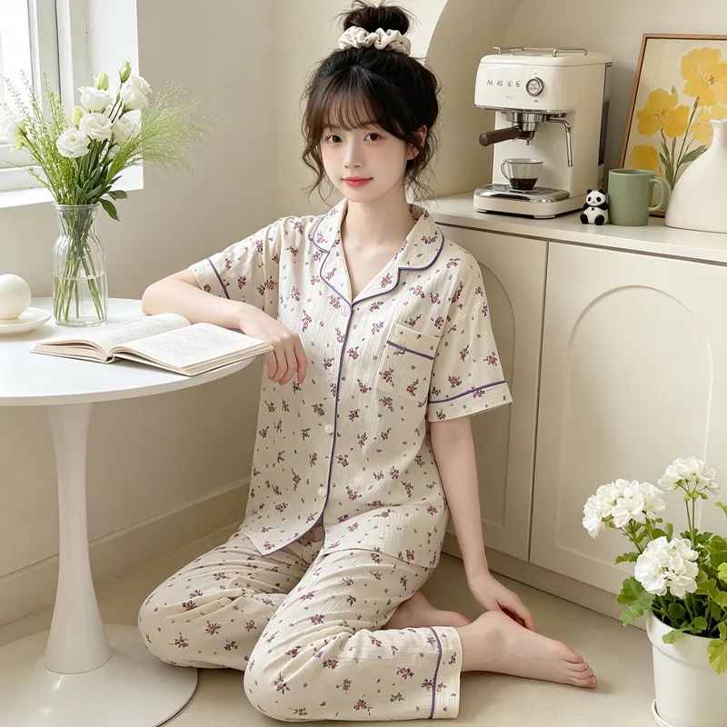 Summer Crinkled Floral Girls' Pajama Set: Short-Sleeve Top and Long Pants—comfortable, Collared, Elegant, High-Quality Loungewea
Summer Crinkled Floral Girls' Pajama Set: Short-Sleeve Top and Long Pants—comfortable, Collared, Elegant, High-Quality Loungewea