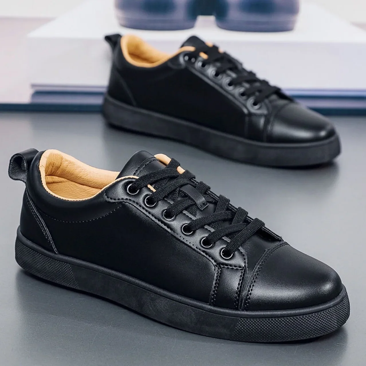 Fashion Men Leather Casual Shoes Street Cool Flat Skate Shoes Young Man Lace-up Sneaker
Fashion Men Leather Casual Shoes Street Cool Flat Skate Shoes Young Man Lace-up Sneaker