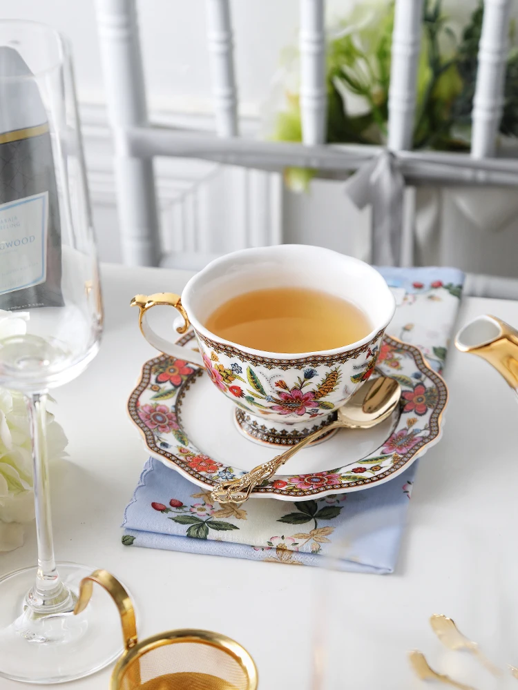 European bone china tea set coffee set American coffee cup set British family best friend afternoon Camellia cup plate
European bone china tea set coffee set American coffee cup set British family best friend afternoon Camellia cup plate