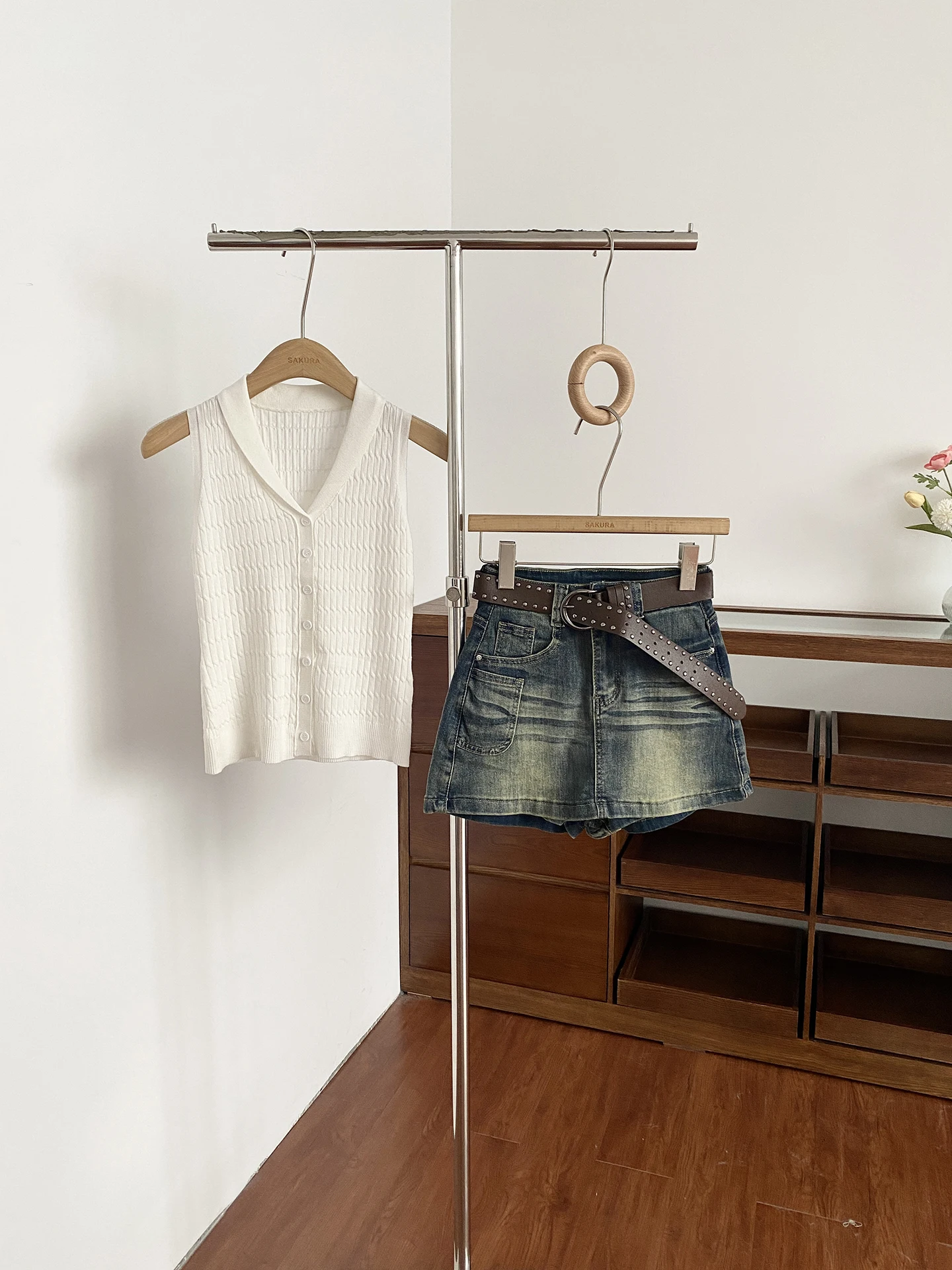 Summer 2026 High Waist A-Line Wide Leg Pants Skirt for Women Simple Chic Korean Style Retro plus Size Teenager Denim Jeans
Summer 2026 High Waist A-Line Wide Leg Pants Skirt for Women Simple Chic Korean Style Retro plus Size Teenager Denim Jeans