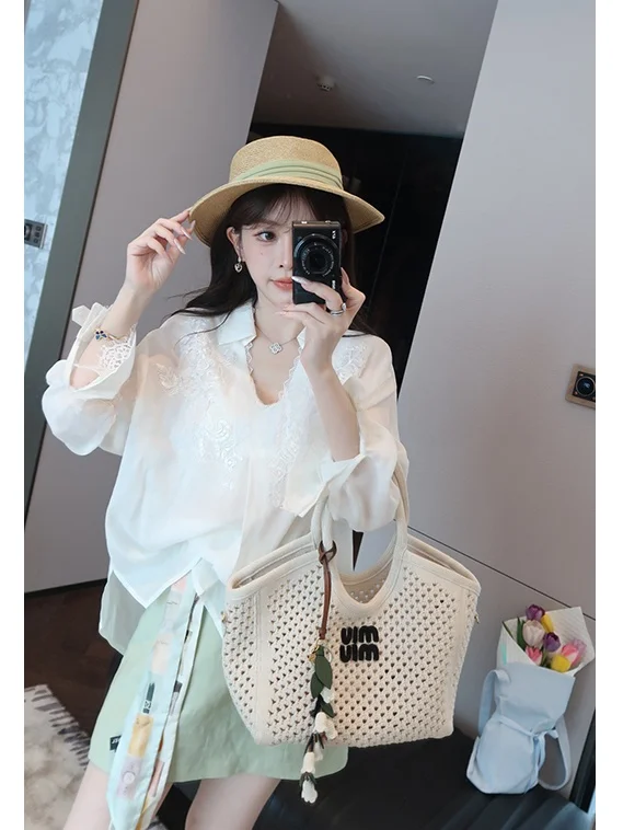 White Lace Embroidery Heavy Work Loose Women's Shirt Summer French Style Loose Fit Rain Hemp Fabric Bell Sleeve Short Length
White Lace Embroidery Heavy Work Loose Women's Shirt Summer French Style Loose Fit Rain Hemp Fabric Bell Sleeve Short Length