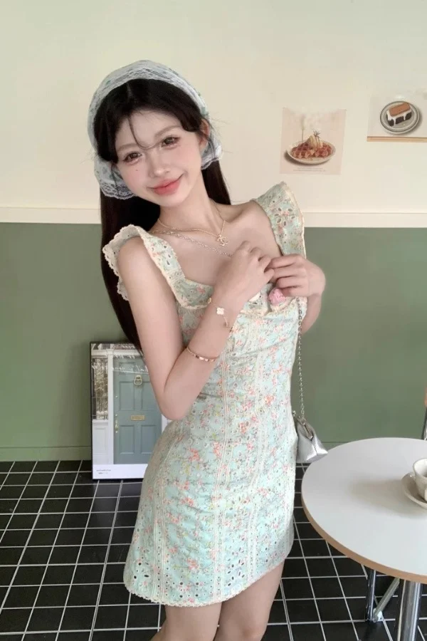 Women's Square Neck Small Flying Sleeves French Tea Dress 2025 Summer Sweet Spicy Petite Green Floral Print Dopamine Mini Dress
Women's Square Neck Small Flying Sleeves French Tea Dress 2025 Summer Sweet Spicy Petite Green Floral Print Dopamine Mini Dress