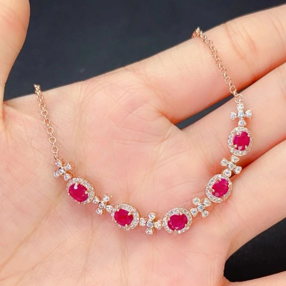 Браслет из 100% натурального рубина с сертификатом, 2 карата, 5 мм*4 мм, серебряный браслет с рубином, не тускнеющий, с покрытием из 18-каратного золота, ювелирные изделия из серебра 925 пробы.
Браслет из 100% натурального рубина с сертификатом, 2 карата, 5 мм*4 мм, серебряный браслет с рубином, не тускнеющий, с покрытием из 18-каратного золота, ювелирные изделия из серебра 925 пробы.