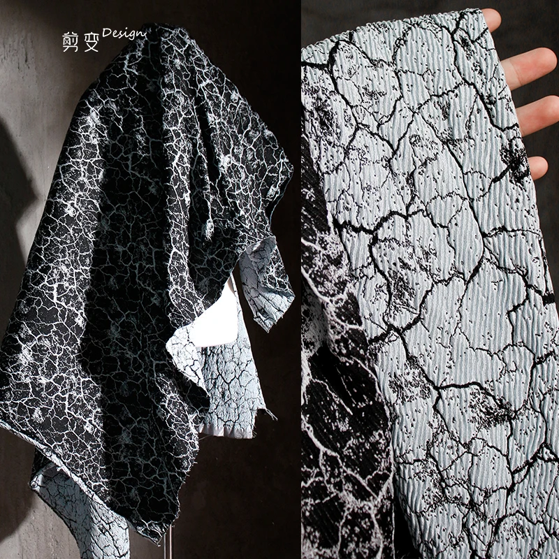 Double-sided Creative Crack Lightning Jacquard Black Gray Fabric High-end Dress Clothing Designer Fabric Transformation
Double-sided Creative Crack Lightning Jacquard Black Gray Fabric High-end Dress Clothing Designer Fabric Transformation