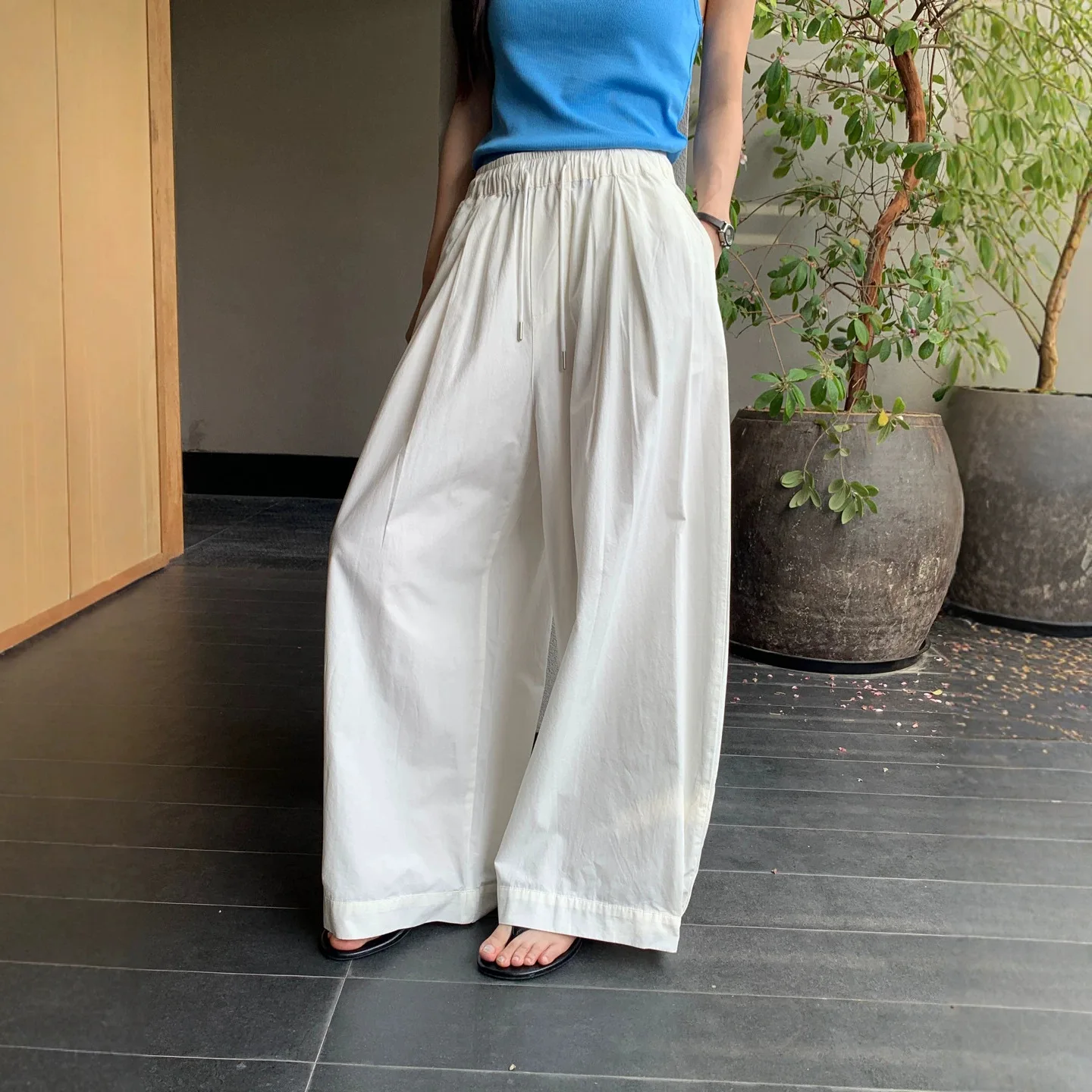 SuperAen 2026 Spring New Korean Style Drawstring Elastic Waist Wide-leg Pants Comfortable Loose Casual Pants
SuperAen 2026 Spring New Korean Style Drawstring Elastic Waist Wide-leg Pants Comfortable Loose Casual Pants