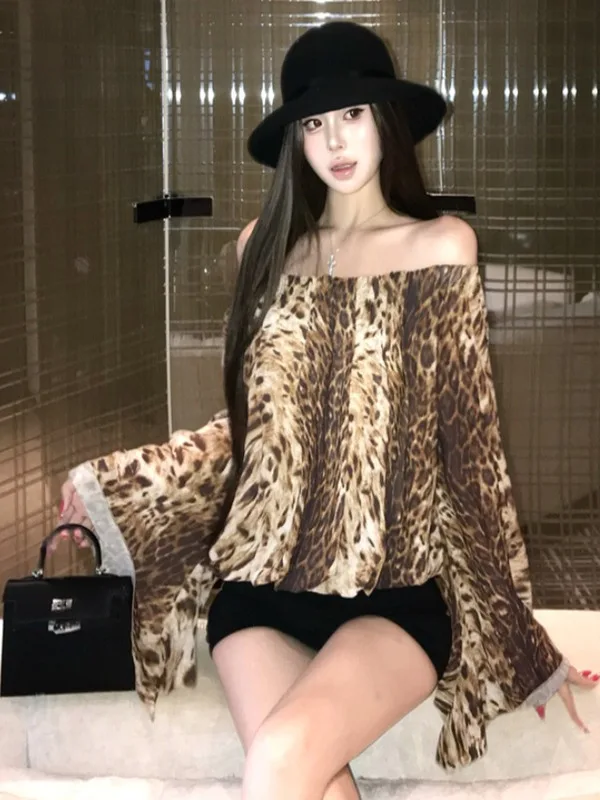Retro Sexy One-Shoulder Leopard Print Bell Sleeve Shirt Women's Fashionable Versatile Top Street Style Standard Fit Long Sleeve
Retro Sexy One-Shoulder Leopard Print Bell Sleeve Shirt Women's Fashionable Versatile Top Street Style Standard Fit Long Sleeve