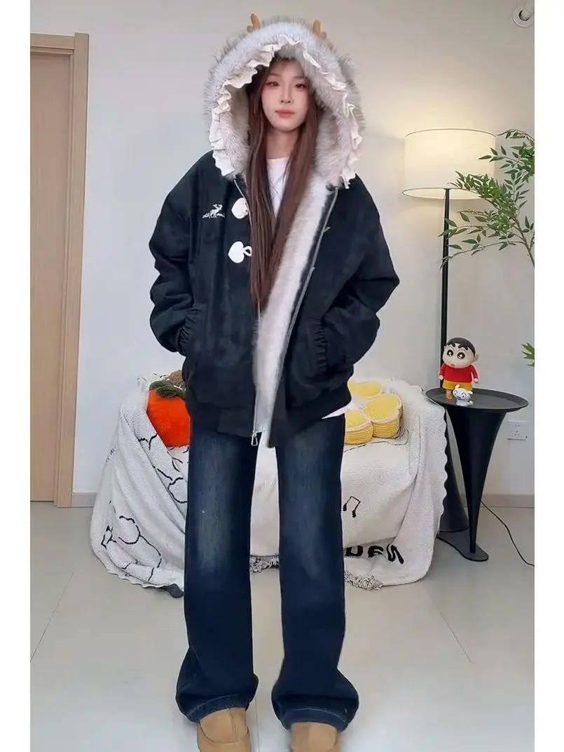 Thiened Velvet Cotton Jaet Deer Antler Warmth PU Leather Bule Design Street Sle Loose Fit Hooded Winter Coat for Women
Thiened Velvet Cotton Jaet Deer Antler Warmth PU Leather Bule Design Street Sle Loose Fit Hooded Winter Coat for Women