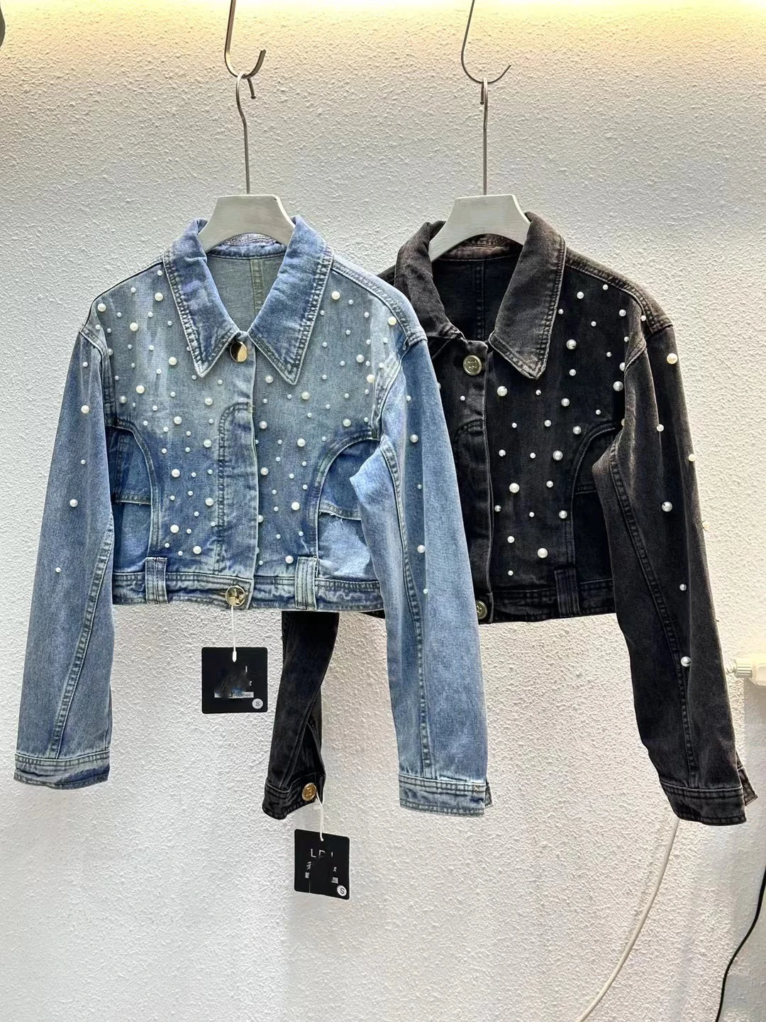 Netizen and popular WOMEN 2023 new niche style with pearl studded design washed denim short jackets
Netizen and popular WOMEN 2023 new niche style with pearl studded design washed denim short jackets