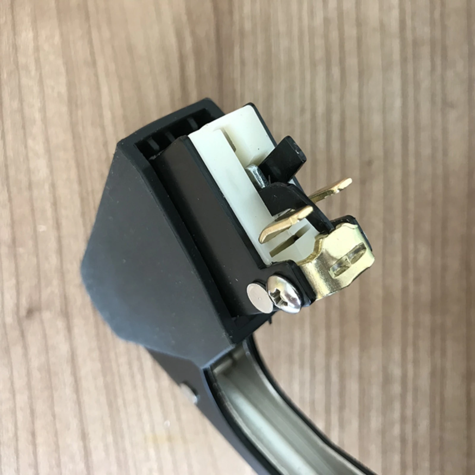 Manual Plant Tying Machine Clamp-Type Head Plant Tying Machine Garden Binding Tapener Long Handle for Gardeners, Nurseries
Manual Plant Tying Machine Clamp-Type Head Plant Tying Machine Garden Binding Tapener Long Handle for Gardeners, Nurseries