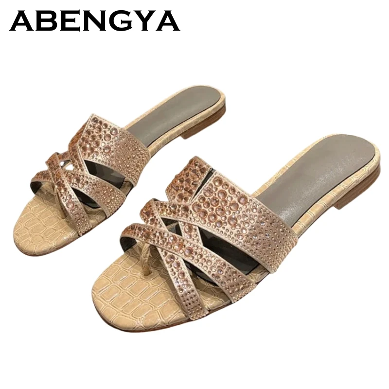 2025 Summer Crystal Flip-Flops Flat Slippers Women Fashion Clip Toe Rhinestone Slippers Classics Casual Beach Mules Shoes Femme
2025 Summer Crystal Flip-Flops Flat Slippers Women Fashion Clip Toe Rhinestone Slippers Classics Casual Beach Mules Shoes Femme