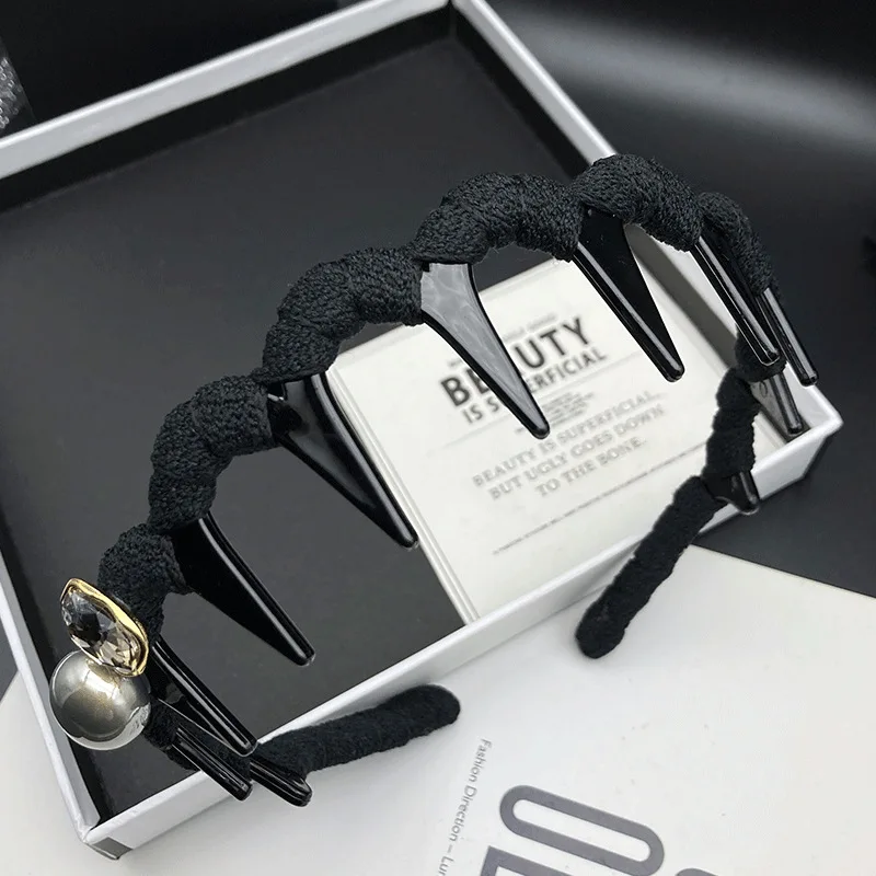 Narrow edged adult minimalist zirconia stone decoration pressed hair wash Face headband
Narrow edged adult minimalist zirconia stone decoration pressed hair wash Face headband