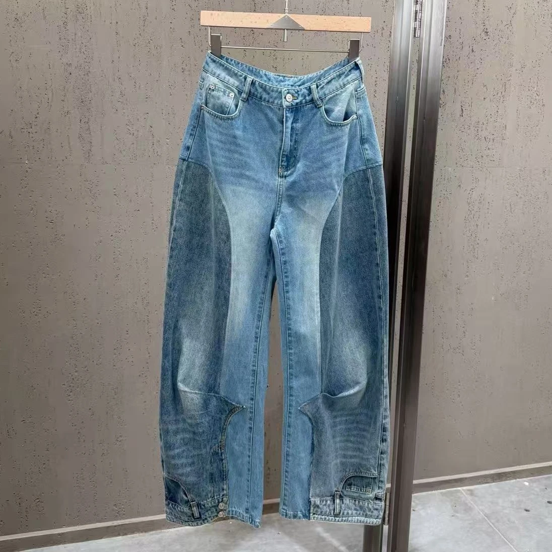 2026 Spring/summer Retro Cool Style Patchwork Color Pants - Trendy Design, Slimming Blue Denim Jeans, Versatile Street Pants
2026 Spring/summer Retro Cool Style Patchwork Color Pants - Trendy Design, Slimming Blue Denim Jeans, Versatile Street Pants