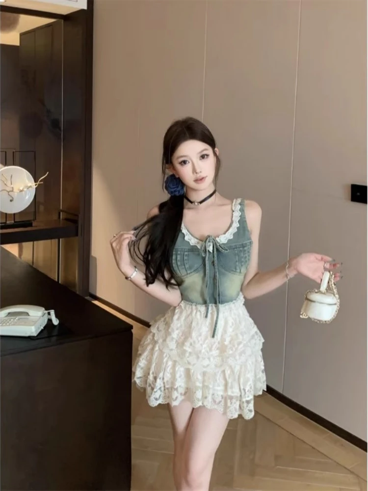 Гонконгский винтажный джинсовый летний жилет с кружевной отделкой и бретельками, женский модный топ с завязками на одной пуговице 
Гонконгский винтажный джинсовый летний жилет с кружевной отделкой и бретельками, женский модный топ с завязками на одной пуговице