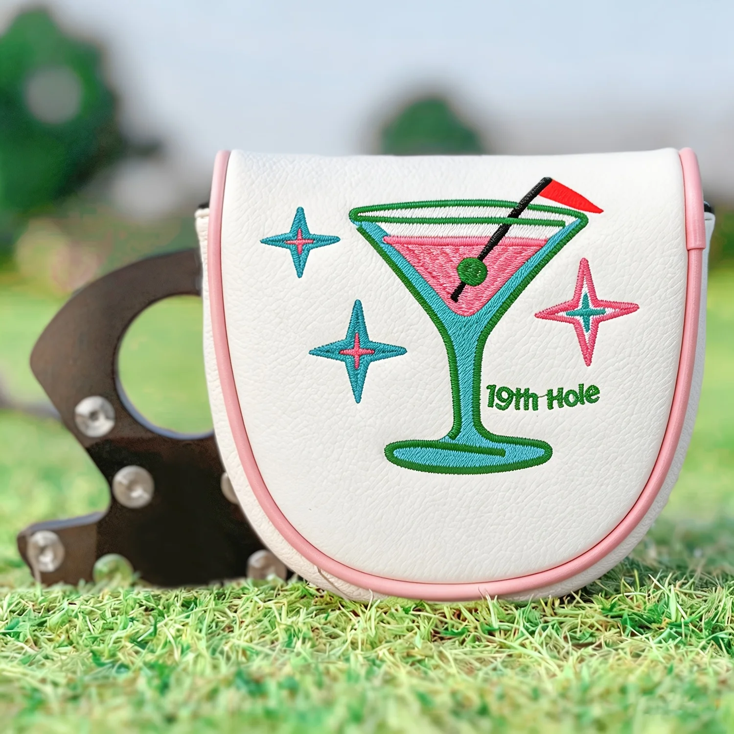 1pc Putter Head Cover with Juice Cup Pattern - Magnetic Closure PU Shell with Fluffy Lining and Cute Cartoon, Fashionable
1pc Putter Head Cover with Juice Cup Pattern - Magnetic Closure PU Shell with Fluffy Lining and Cute Cartoon, Fashionable