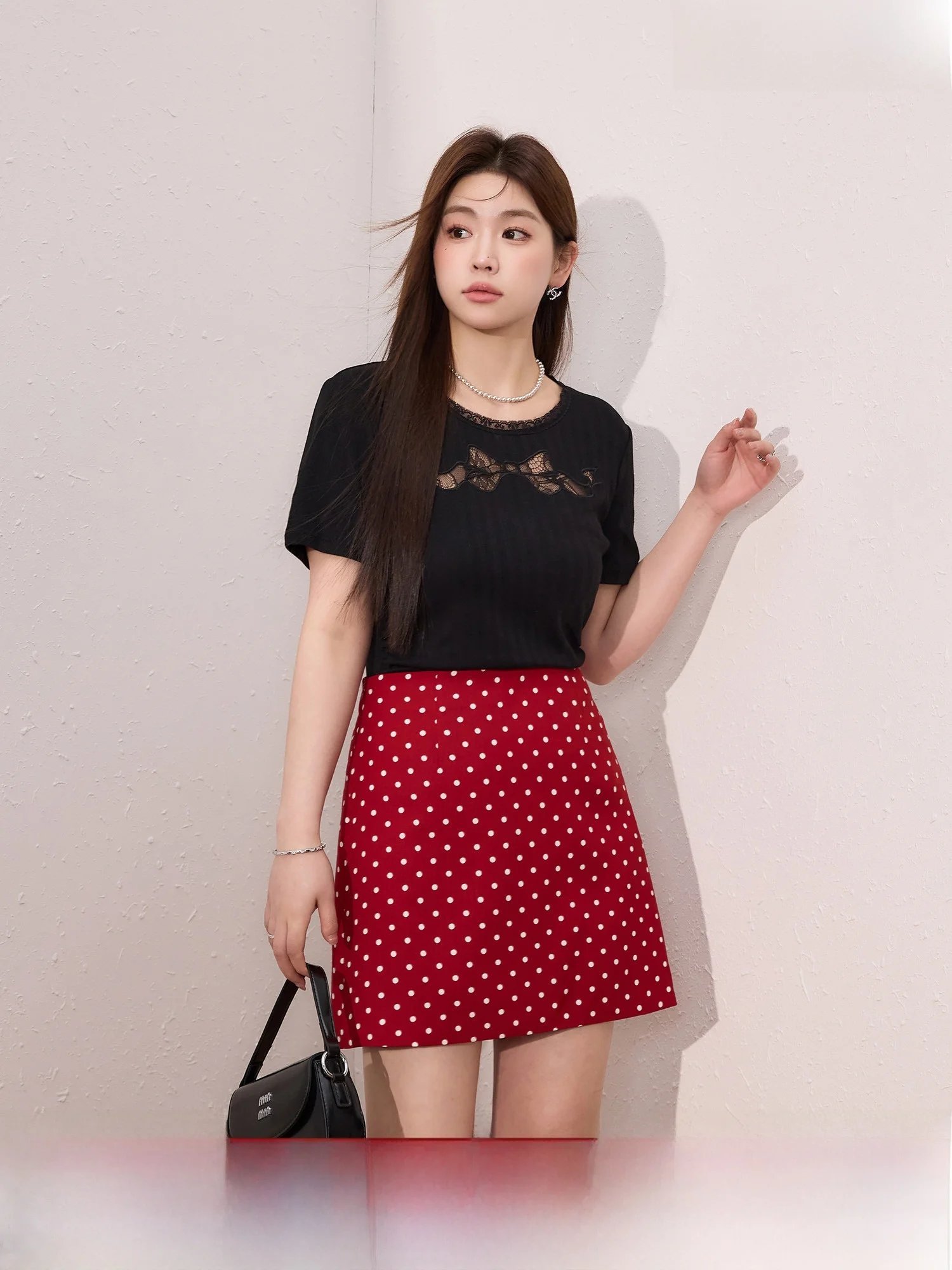 Юбка миди с высокой талией в красную горошок, больших размеров, скрывающая бедра, летняя, от Blue Language
Юбка миди с высокой талией в красную горошок, больших размеров, скрывающая бедра, летняя, от Blue Language