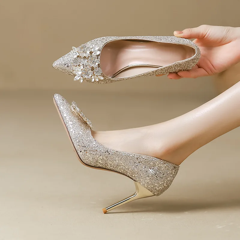 Champagne Color Crystal Shoe Wedding Shoes Women's Fashion Single Shoes Low Heel Sharp Head Rubber Bottom Wedding Gown
Champagne Color Crystal Shoe Wedding Shoes Women's Fashion Single Shoes Low Heel Sharp Head Rubber Bottom Wedding Gown