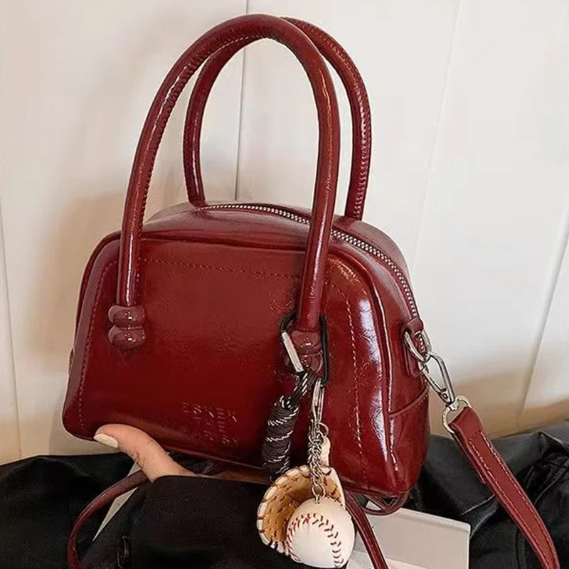 Autumn and Winter Popular Popular Messenger Bag Portable Square Sling High-End Texture Retro Small Bag Women's Bag
Autumn and Winter Popular Popular Messenger Bag Portable Square Sling High-End Texture Retro Small Bag Women's Bag
