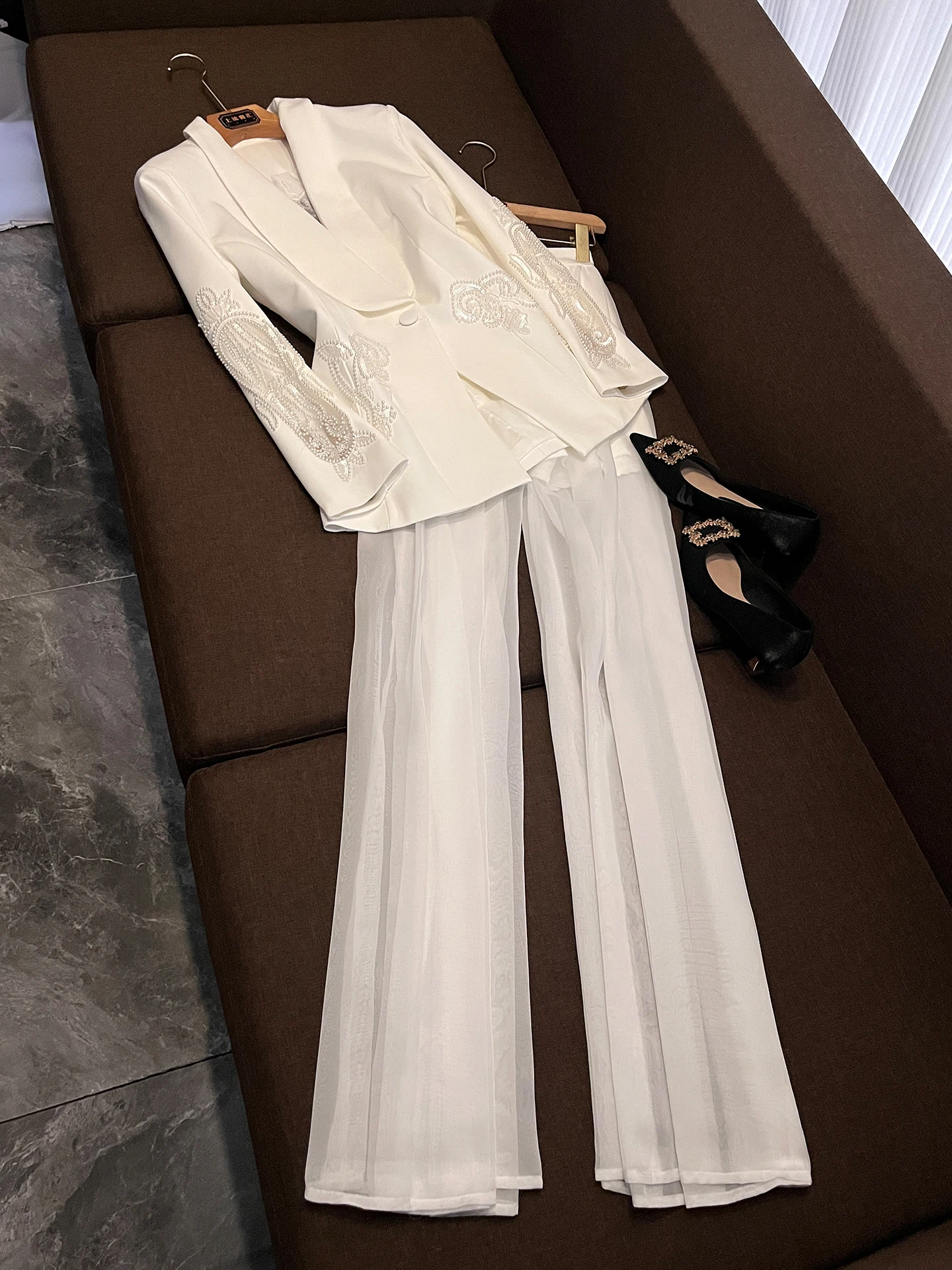 Spring 2026 Women's Slim Fit Suit Two Piece Set Embroidered White Professional Commute Outfit Fashionable Ensemble P32
Spring 2026 Women's Slim Fit Suit Two Piece Set Embroidered White Professional Commute Outfit Fashionable Ensemble P32