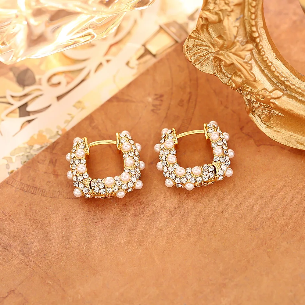 Personalized and fashionable millet bead earrings, Korean style, exquisite earrings, niche design, sweet and versatile earrings
Personalized and fashionable millet bead earrings, Korean style, exquisite earrings, niche design, sweet and versatile earrings