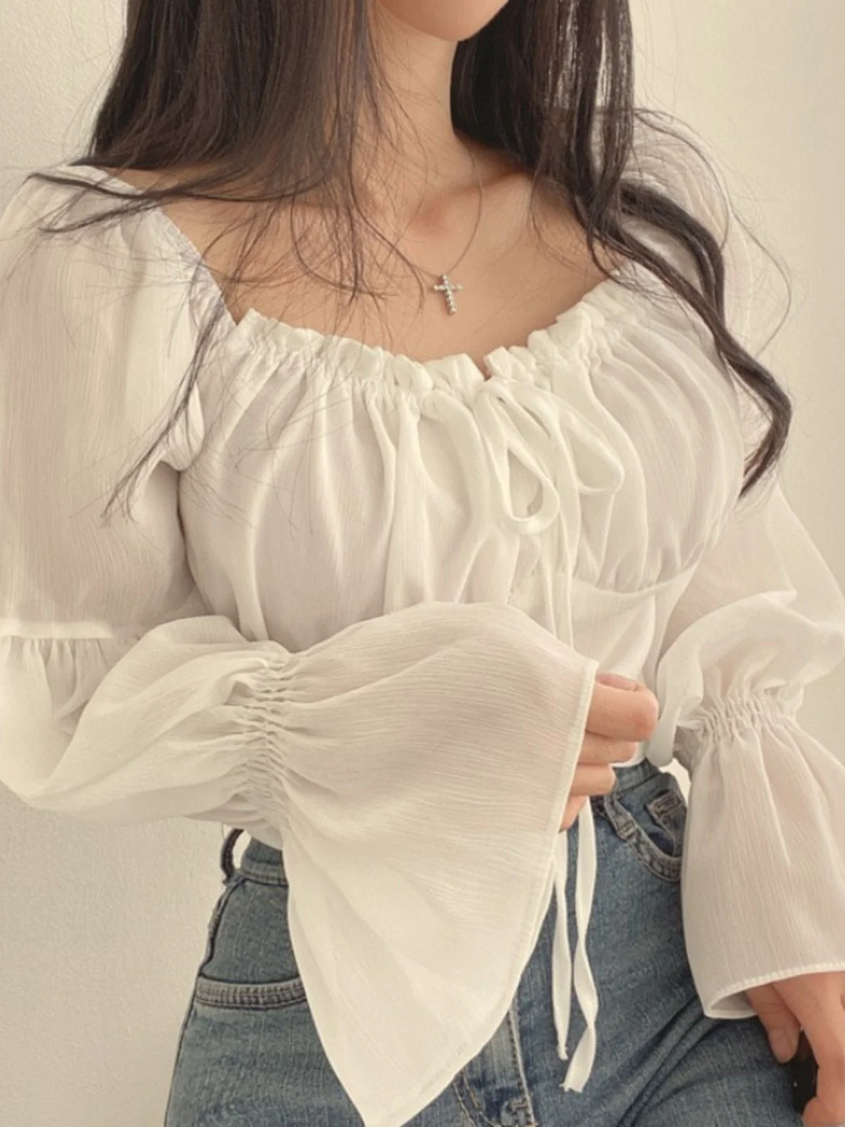 Chic Early Spring ort Crop Top Women's irt Korean Sle Slim Fit Bell Sve Square Collar T with Wood ain
Chic Early Spring ort Crop Top Women's irt Korean Sle Slim Fit Bell Sve Square Collar T with Wood ain
