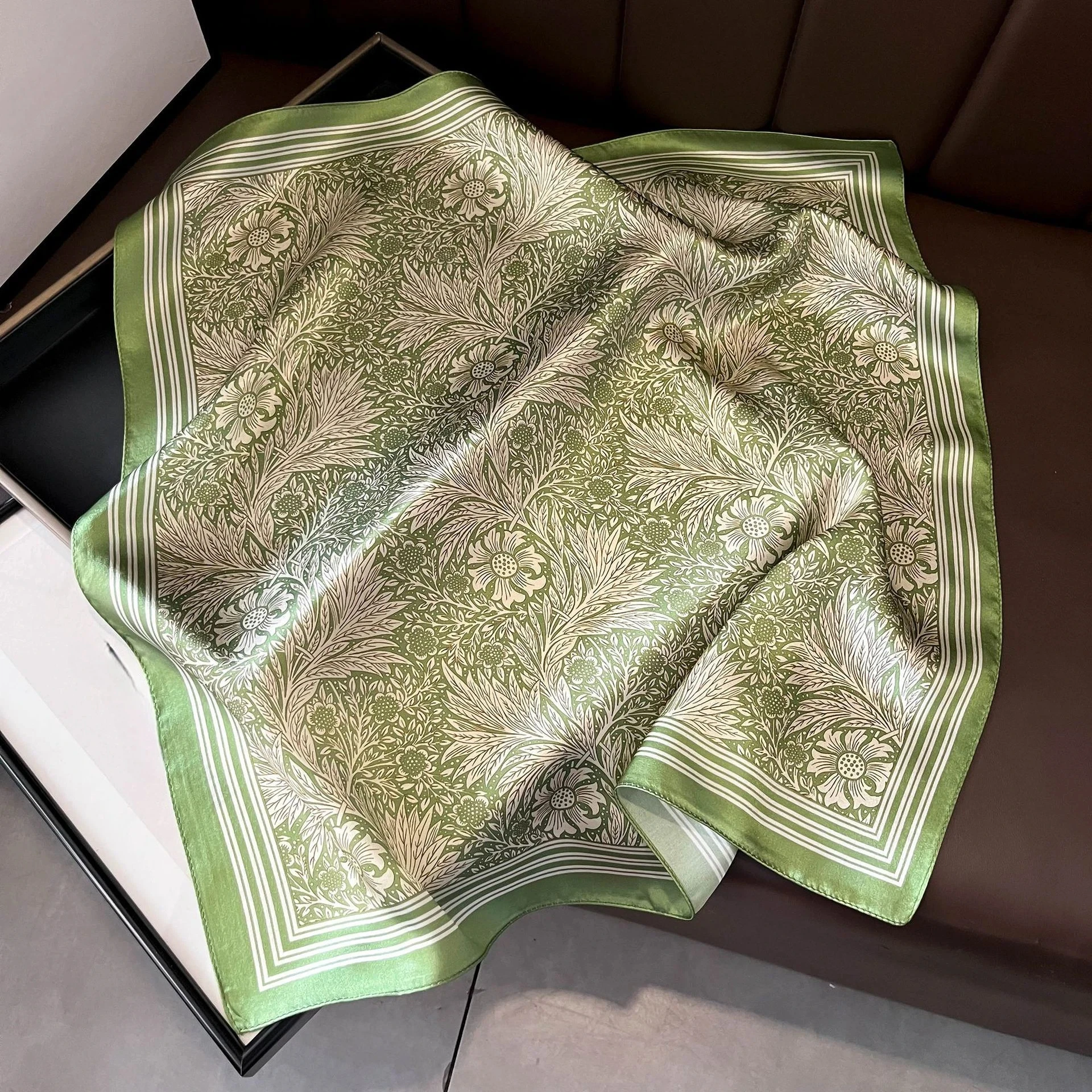 100% Silk Scarf Bandana Women Vintage Square Scarves Wrap Kerchief Green Silk Neck Scarf Luxury High Quality Headband Hijab
100% Silk Scarf Bandana Women Vintage Square Scarves Wrap Kerchief Green Silk Neck Scarf Luxury High Quality Headband Hijab