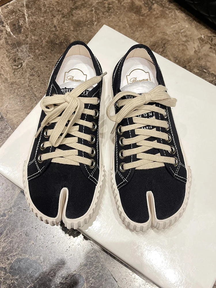 Fashion Low-top Split-toe Shoes Women's Horseshoe Pig's Trotters Equipment Sole Canvas Shoes Lace-up Casual Board Shoes Girl
Fashion Low-top Split-toe Shoes Women's Horseshoe Pig's Trotters Equipment Sole Canvas Shoes Lace-up Casual Board Shoes Girl