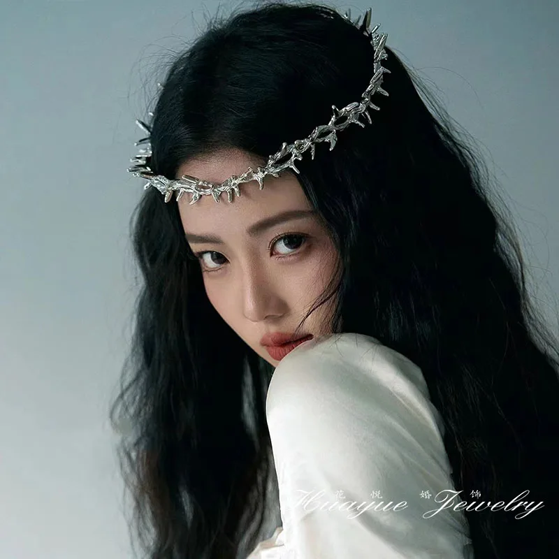 Thorn Crown hair crown forehead hair metal Hairpin punk Halloween cosplay dance party Girls Wedding Charm Jewelry accessories
Thorn Crown hair crown forehead hair metal Hairpin punk Halloween cosplay dance party Girls Wedding Charm Jewelry accessories