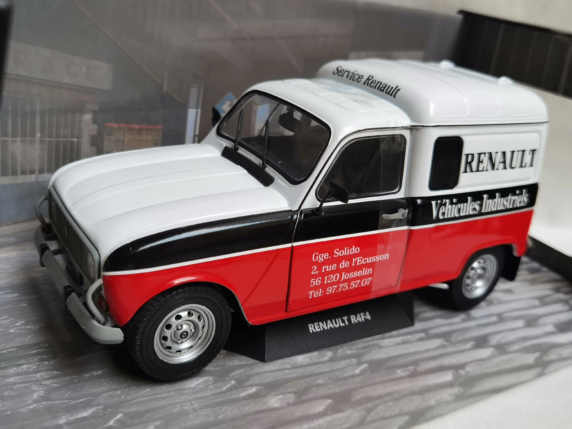 Diecast SOLIDO 1/18 Scale Renault R4F4 1988 Renault Alloy Car Model Collectible Toy Gift Souvenir Display Ornament
Diecast SOLIDO 1/18 Scale Renault R4F4 1988 Renault Alloy Car Model Collectible Toy Gift Souvenir Display Ornament