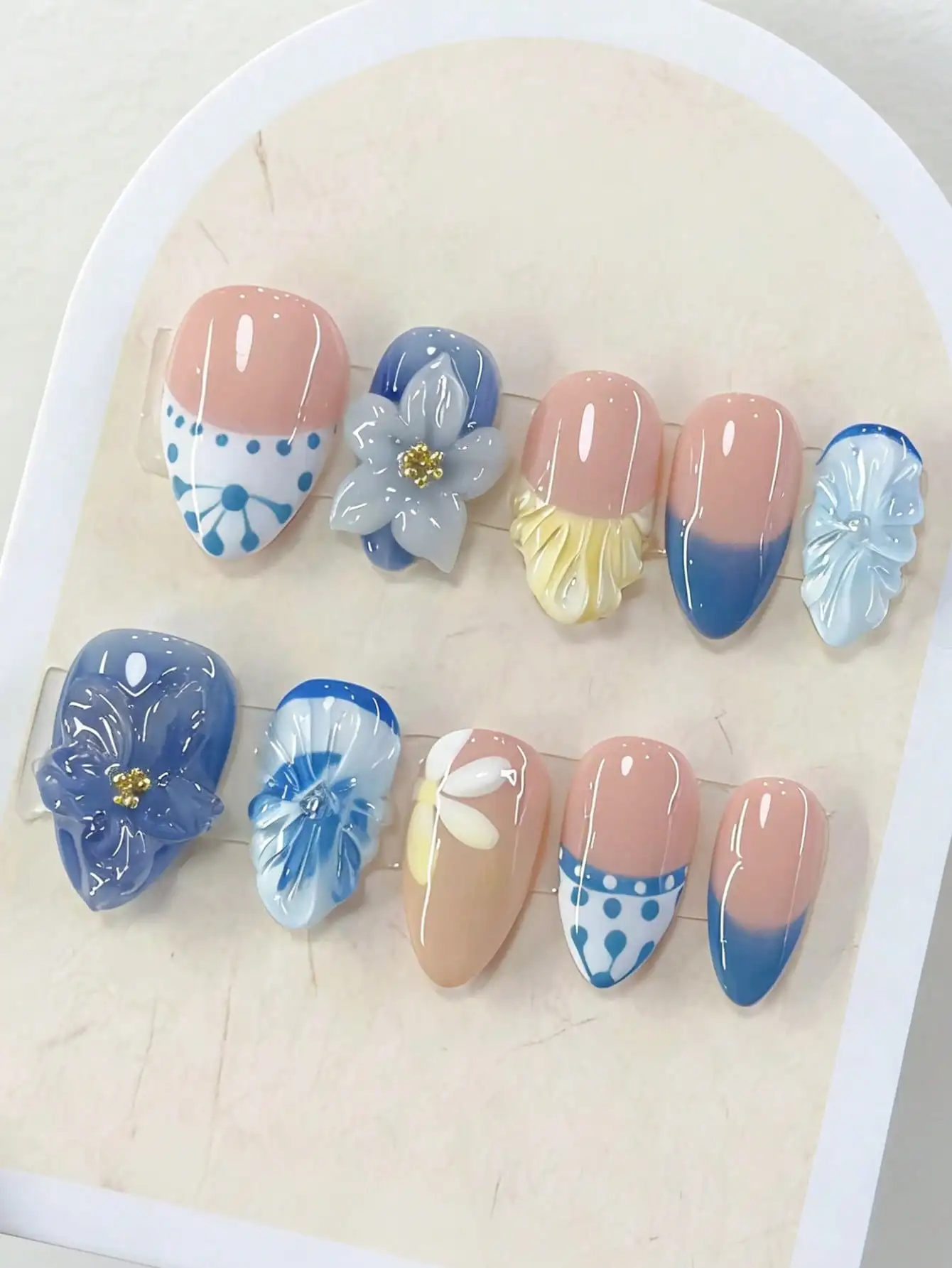 10pcs Minimalist Daily Versatile Ins French Sweet Fresh Elegant Handpainted Blue & White Polka Dot Line Floral 3D Embossed Pearl Five-Petal Shell Texture Short Square & Round Nail Stickers, Blue & Yellow Color, Art Manicure Short Press-On Nails
10pcs Minimalist Daily Versatile Ins French Sweet Fresh Elegant Handpainted Blue & White Polka Dot Line Floral 3D Embossed Pearl Five-Petal Shell Texture Short Square & Round Nail Stickers, Blue & Yellow Color, Art Manicure Short Press-On Nails
