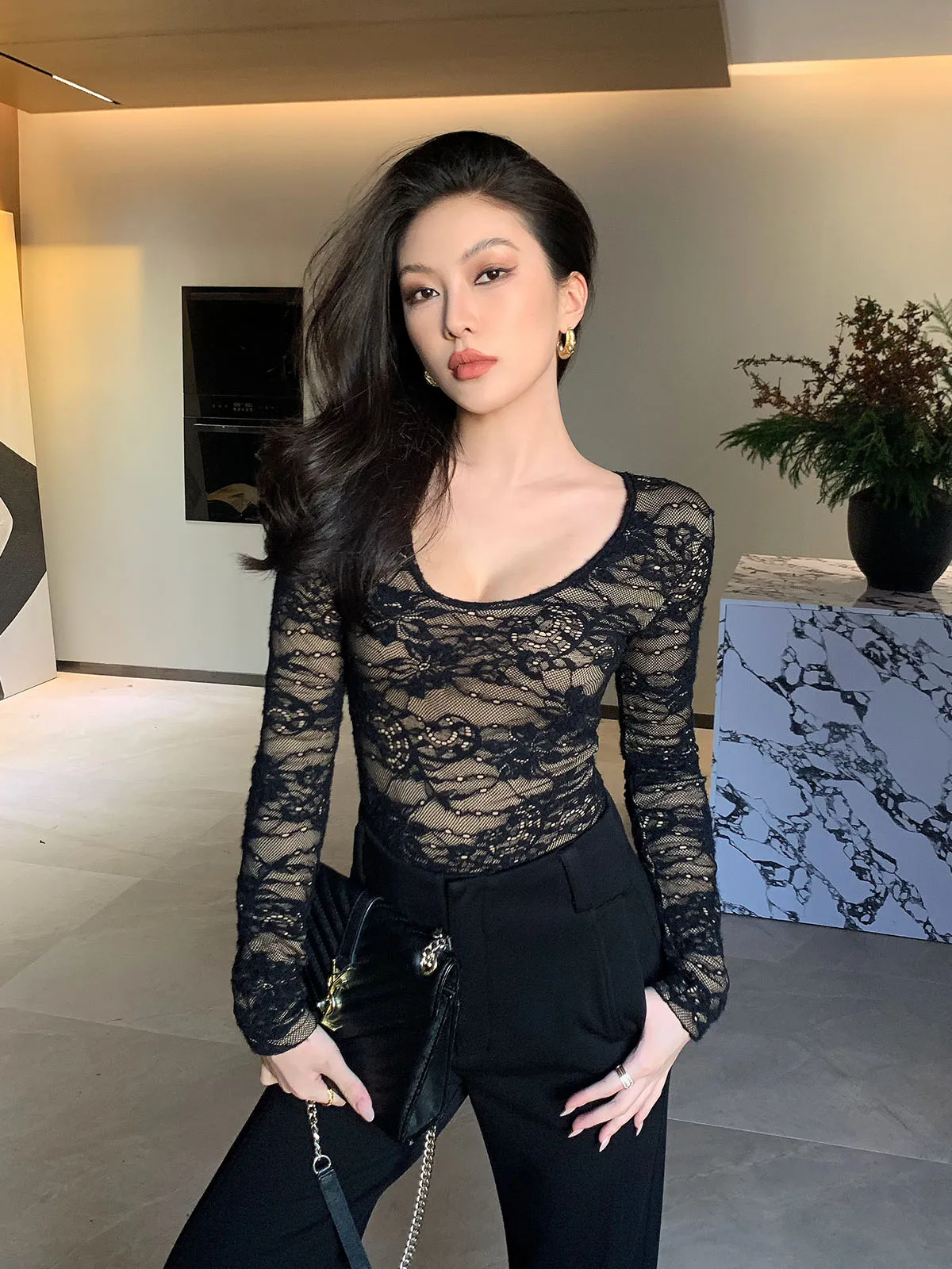 Ele Bla Lace Long Sve U-Ne Base irt for Women Autumn Winter Versatile Faionable French Sle Slim Fit Underwear
Ele Bla Lace Long Sve U-Ne Base irt for Women Autumn Winter Versatile Faionable French Sle Slim Fit Underwear