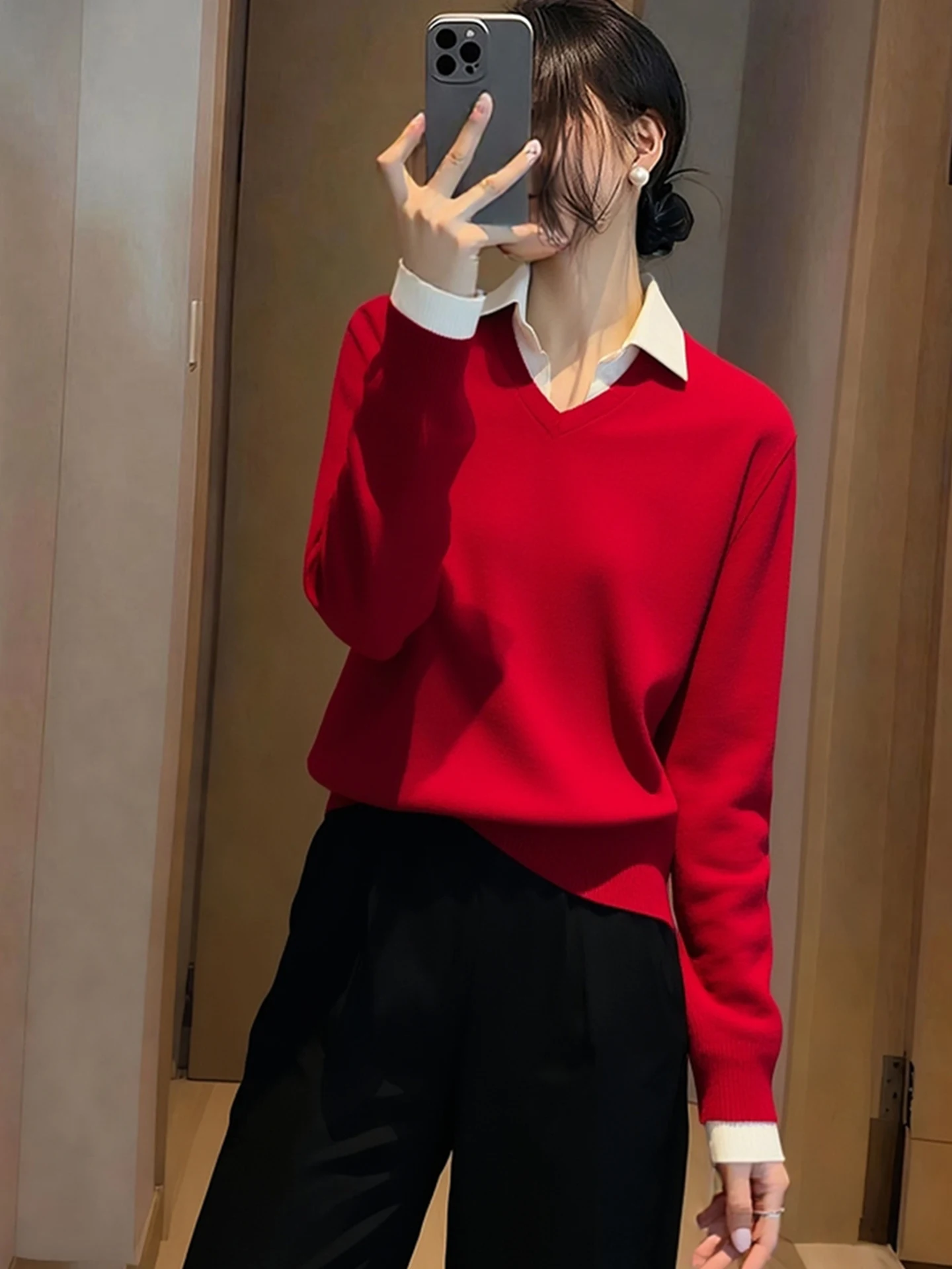 Красный вязаный джемпер с длинным рукавом и V-образным вырезом, простой дизайн, зимний модный топ в корейском стиле, свободный крой, для повседневной носки, влагоотводящий
Красный вязаный джемпер с длинным рукавом и V-образным вырезом, простой дизайн, зимний модный топ в корейском стиле, свободный крой, для повседневной носки, влагоотводящий