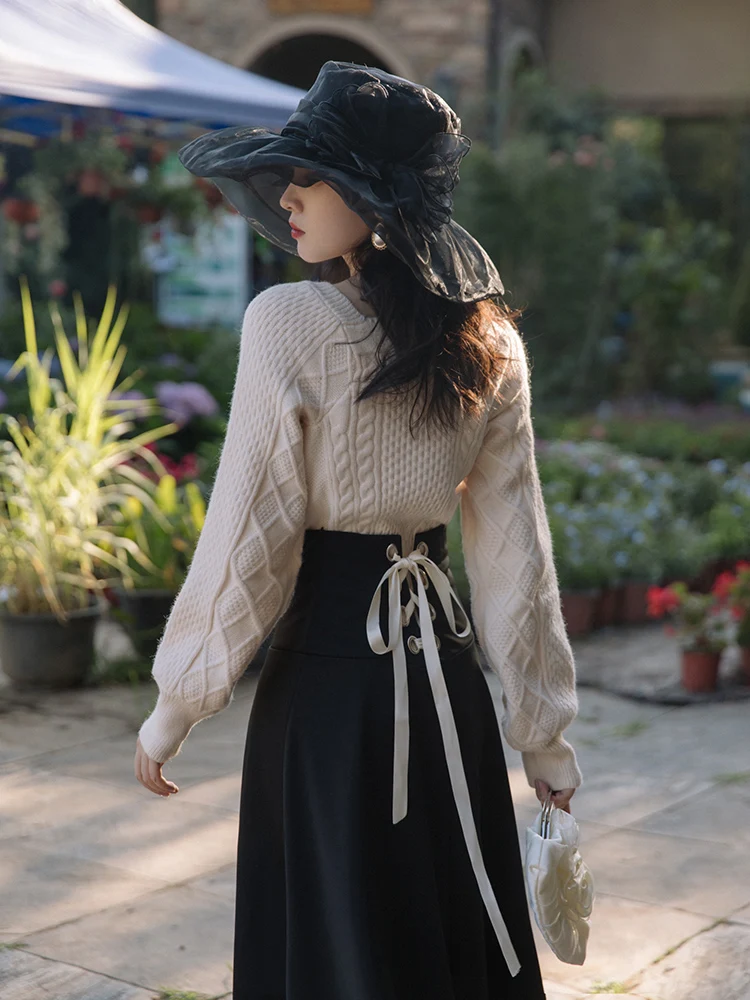 Sli Autumn Winter Women's Faion Set Square Collar Sweater High Waist f Skirt Two Piece Set French Sle Belt Design
Sli Autumn Winter Women's Faion Set Square Collar Sweater High Waist f Skirt Two Piece Set French Sle Belt Design