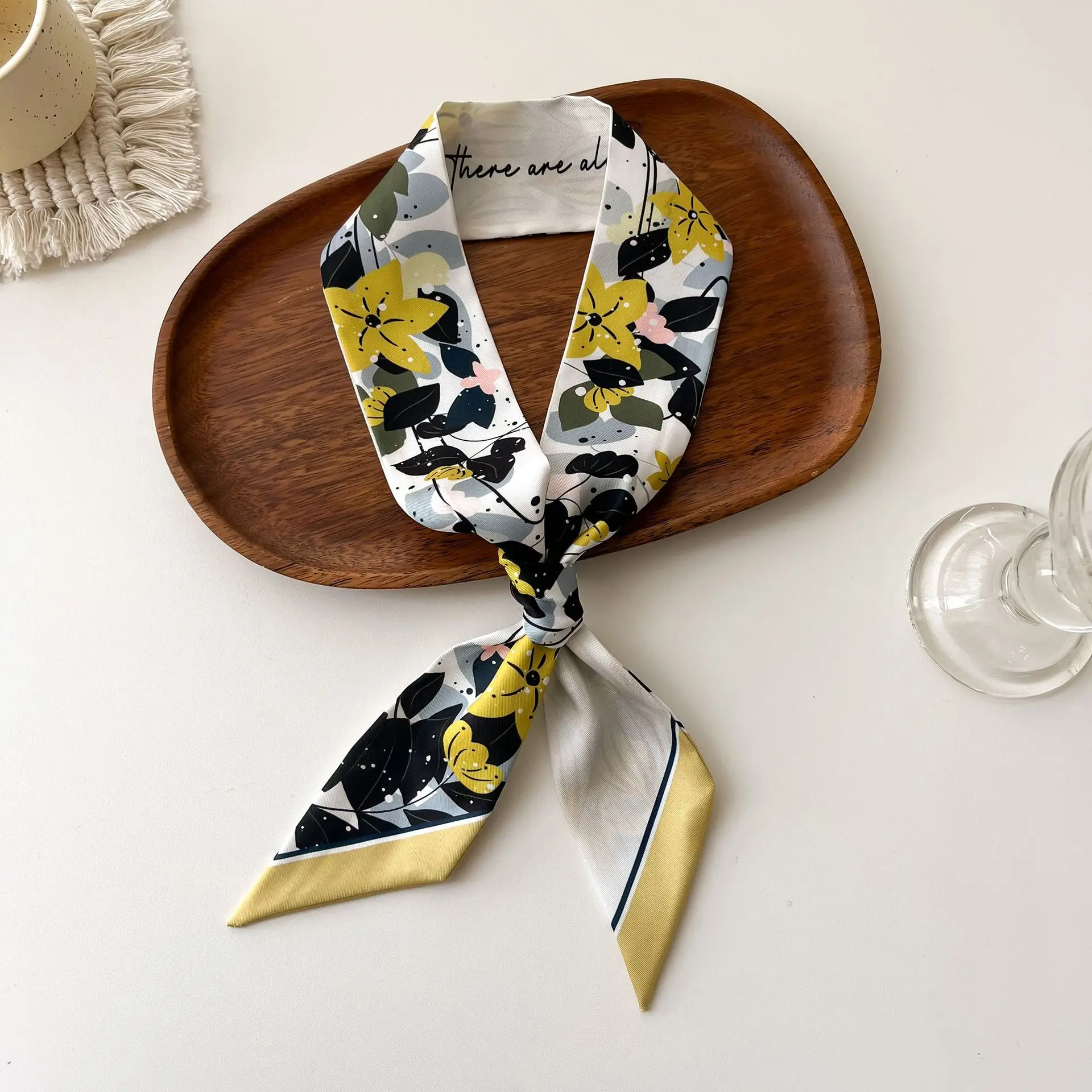 Simulated Silk Ins Small Streamer Long Scarf, Ribbon Tie Bag, Versatile Decorative Headband, Original Printed Scarf, Hand Scarf
Simulated Silk Ins Small Streamer Long Scarf, Ribbon Tie Bag, Versatile Decorative Headband, Original Printed Scarf, Hand Scarf