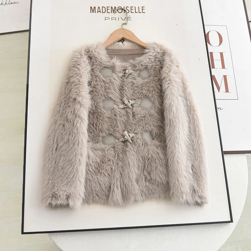 Экологичное женское стеганое пальто из искусственного меха Sli, зимний сезон, дизайн на пуговицах с рогом, высококачественный материал Cosition
Экологичное женское стеганое пальто из искусственного меха Sli, зимний сезон, дизайн на пуговицах с рогом, высококачественный материал Cosition