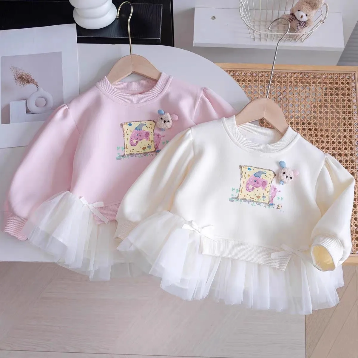 Girls' mesh hoodie Spring and Autumn style children's cartoon printed bow princess sweet lace base shirt
Girls' mesh hoodie Spring and Autumn style children's cartoon printed bow princess sweet lace base shirt