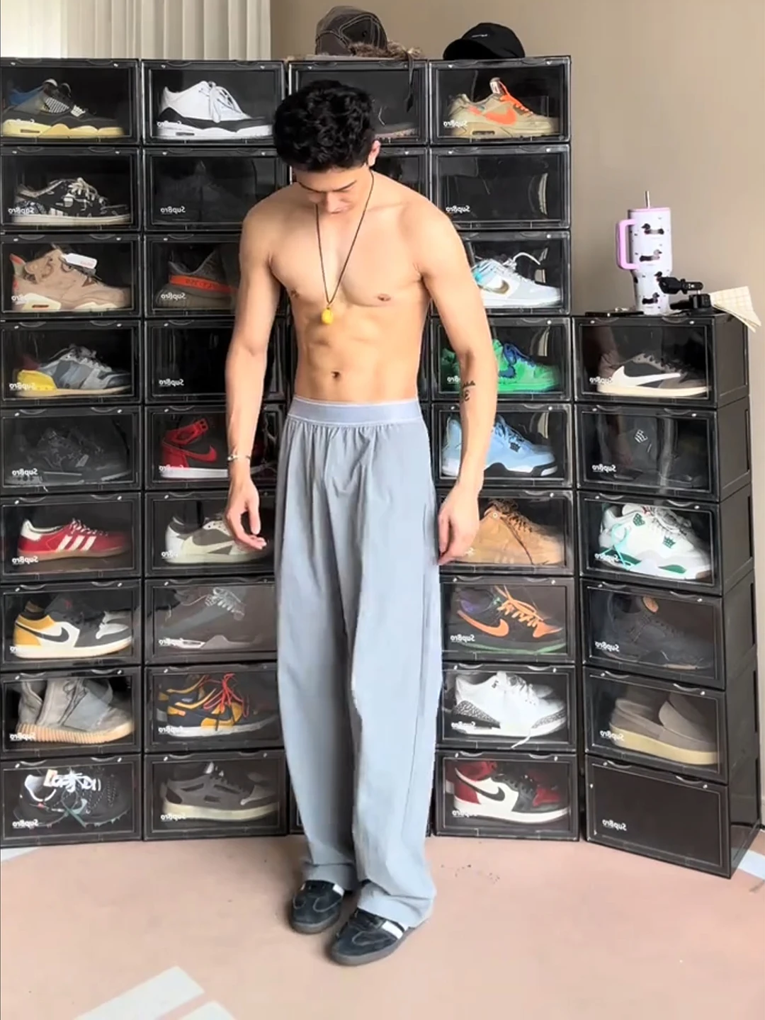 Мужские спортивные брюки из тонкого шелка с эффектом сухого льда, прямые, летние, охлаждающие, для бега на открытом воздухе и фитнеса
Мужские спортивные брюки из тонкого шелка с эффектом сухого льда, прямые, летние, охлаждающие, для бега на открытом воздухе и фитнеса