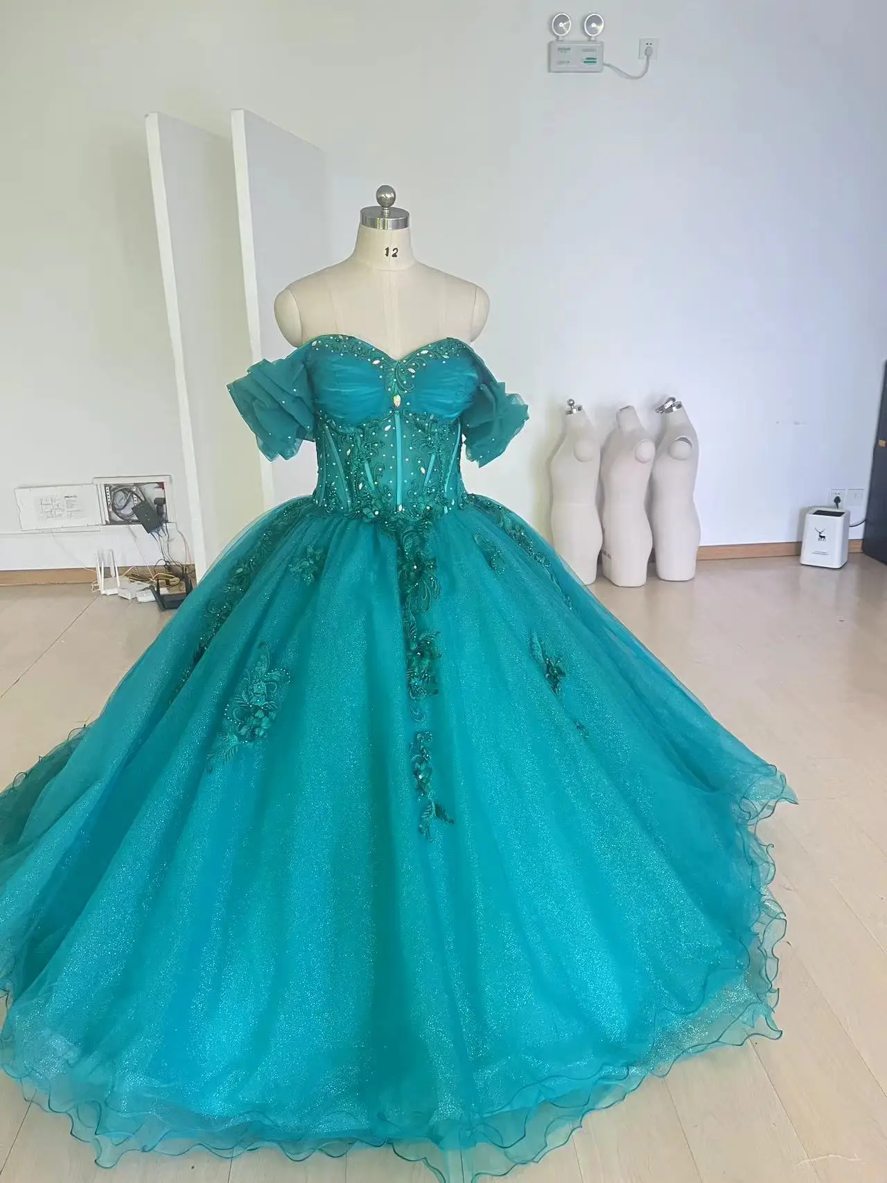 Saudi Arabic Yellow Off Shoulder Luxury Dubai Evening Dress with Cape Beaded Train Women Wedding Guest Customized فستان وردي
Saudi Arabic Yellow Off Shoulder Luxury Dubai Evening Dress with Cape Beaded Train Women Wedding Guest Customized فستان وردي