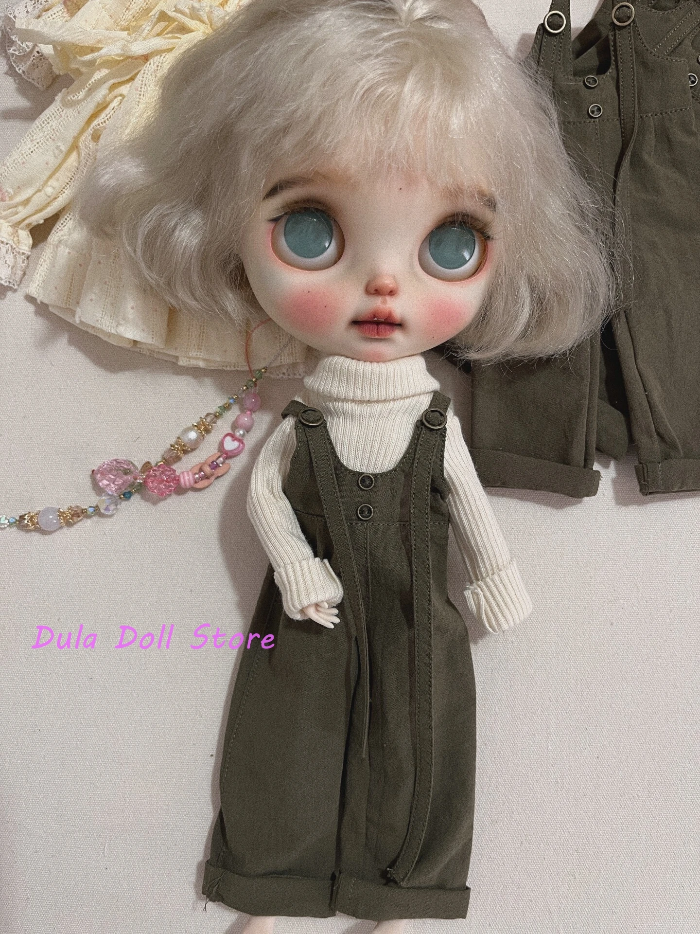 Dula Doll Clothes Minimally designed workwear overalls for Blythe Landoudou Landazz Qbaby ob24 ob22 Azone Doll
Dula Doll Clothes Minimally designed workwear overalls for Blythe Landoudou Landazz Qbaby ob24 ob22 Azone Doll