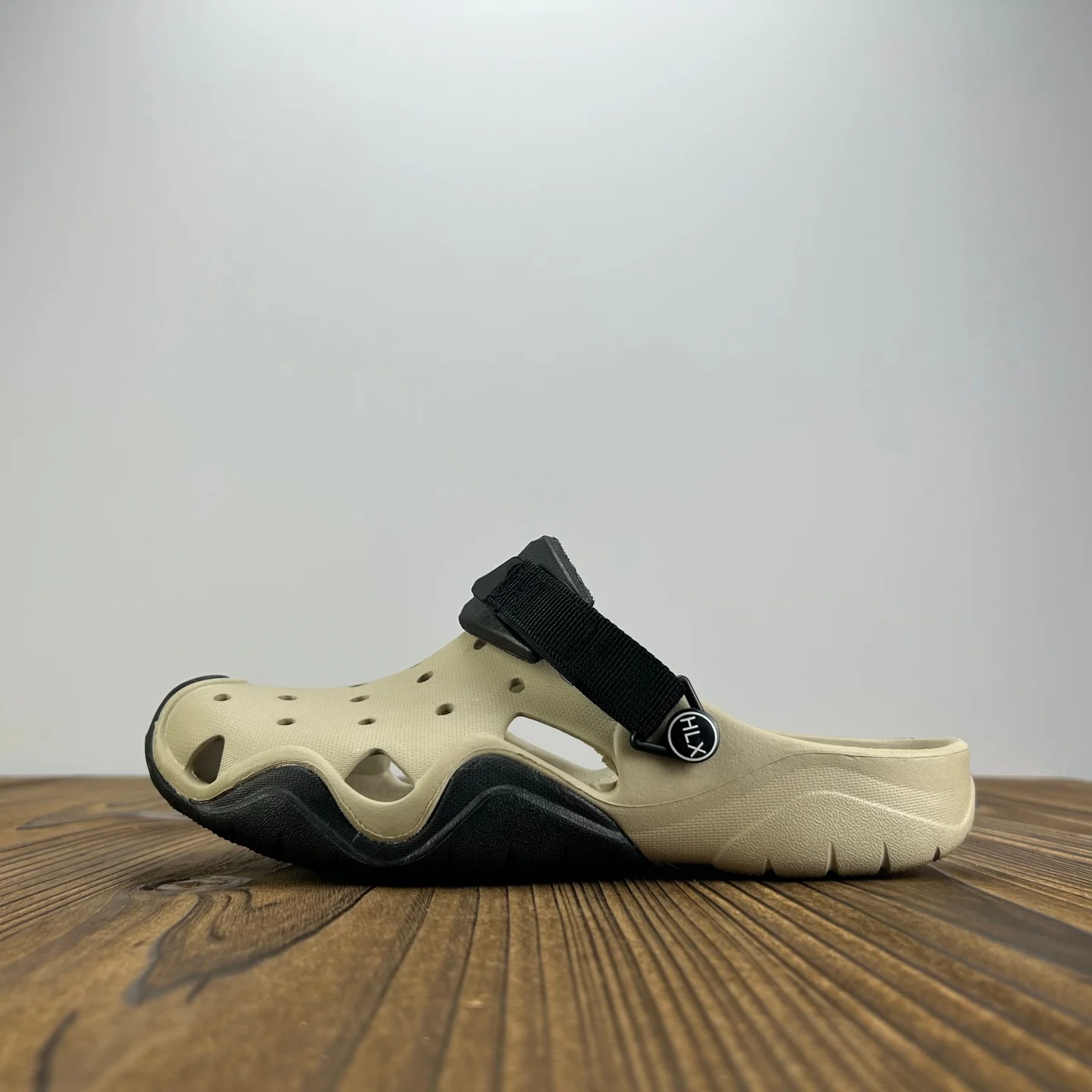 Men's Open-Toe Slippers Summer Lightweight Birkoff Hole Shoes Anti-Slip Wear-Resistant Soft Bottom Flat Heel Breathable EVA
Men's Open-Toe Slippers Summer Lightweight Birkoff Hole Shoes Anti-Slip Wear-Resistant Soft Bottom Flat Heel Breathable EVA