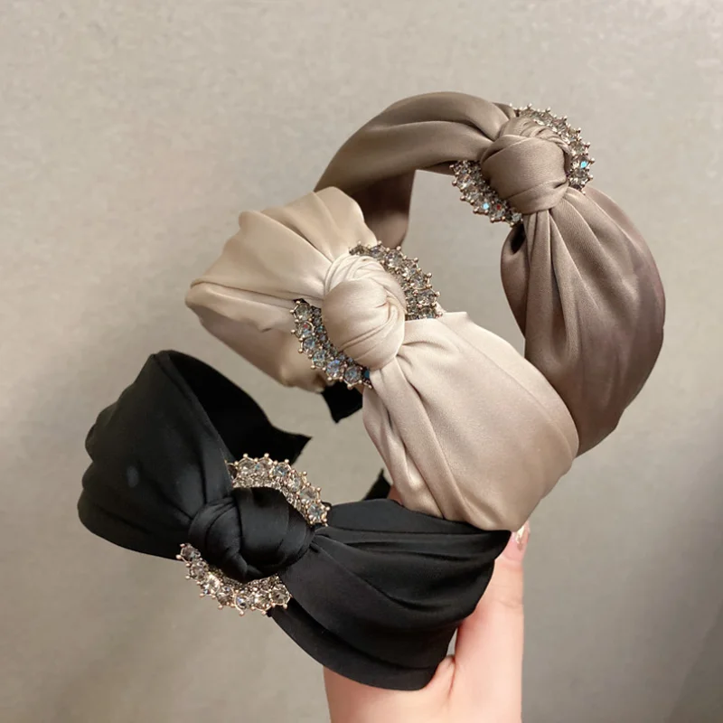 New High Quality Pleated Satin with Rhinestone Headband Hair Clip All Seasons Pressed Hair Hairbands Women Hair Accessories
New High Quality Pleated Satin with Rhinestone Headband Hair Clip All Seasons Pressed Hair Hairbands Women Hair Accessories