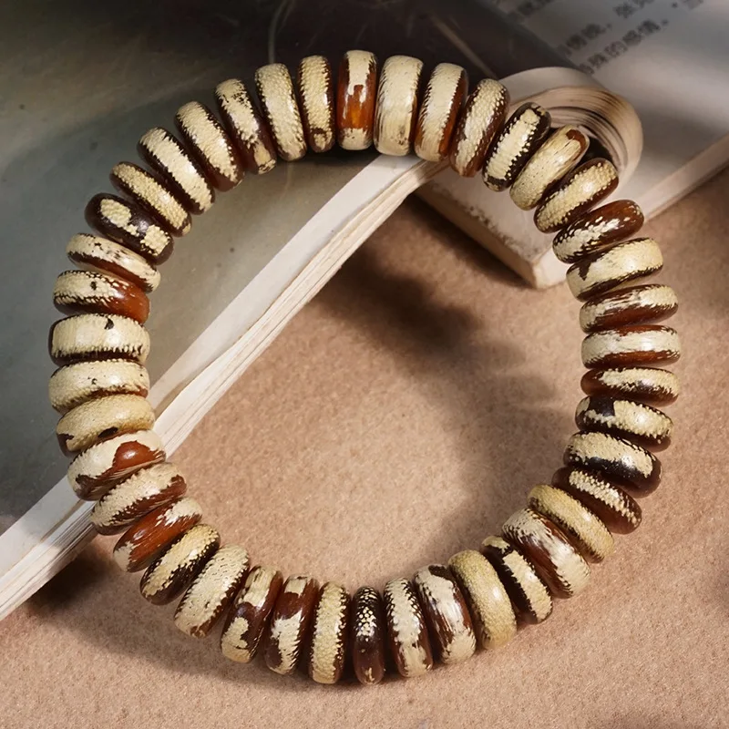 Vietnam Nha Trang Natural Agarwood Bracelet: Irregular Jade-like Beads, Unisex Buddhist Prayer Jewelry Gift
Vietnam Nha Trang Natural Agarwood Bracelet: Irregular Jade-like Beads, Unisex Buddhist Prayer Jewelry Gift